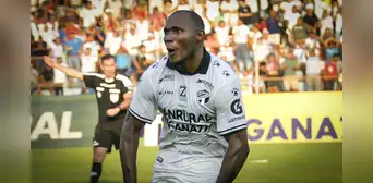 ¡Póker de Juan Anangonó! Comunicaciones goleó 5-0 a Malacateco y avanzó a semifinales