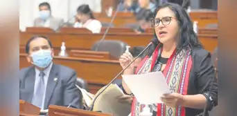 Comisión de Ética devolvió informe contra Katy Ugarte que planteaba su suspensión Comisión de Ética devolvió informe contra Katy Ugarte que planteaba su suspensión