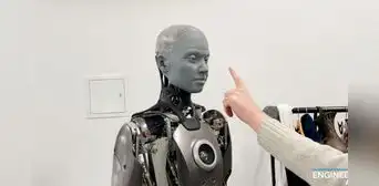 Ameca, el robot más avanzado del mundo, se 'enoja' cuando su creador toca su nariz Ameca, el robot más avanzado del mundo, se 'enoja' cuando su creador toca su nariz