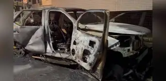 Barristas del Santos quemaron auto de jugador colombiano tras el descenso y provocaron incendios Barristas del Santos quemaron auto de jugador colombiano tras el descenso y provocaron incendios