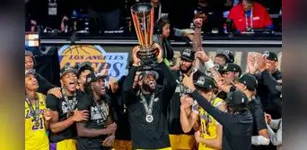 Los Angeles Lakers hicieron historia: ganaron la primera Copa NBA de la mano de LeBron y Davis