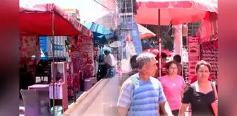 Puestos de comida, ropa y hasta una peluquería: ambulantes invaden concurrida zona de SJL Puestos de comida, ropa y hasta una peluquería: ambulantes invaden concurrida zona de SJL