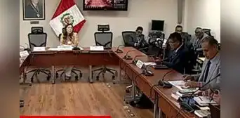 Parlamentario lanza comentarios machistas contra congresista de Fuerza Popular en plena sesión Parlamentario lanza comentarios machistas contra congresista de Fuerza Popular en plena sesión