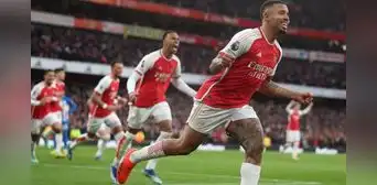 Arsenal ganó 2-0 a Brighton y continúa en lo más alto de la  Premier League