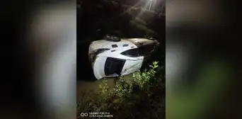 Delincuentes roban camioneta a viajeros, pero se vuelcan cuando huían en Pichanaqui Delincuentes roban camioneta a viajeros, pero se vuelcan cuando huían en Pichanaqui