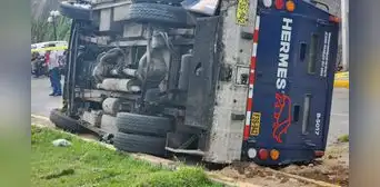Camión de caudales se vuelca en Costa Verde y deja una persona fallecida
