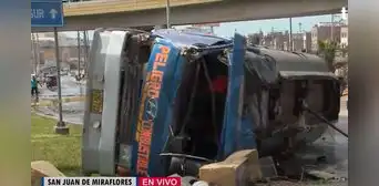 San Juan de Miraflores: camión cisterna que transportaba combustible se vuelca y deja 2 heridos San Juan de Miraflores: camión cisterna que transportaba combustible se vuelca y deja 2 heridos