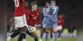 Manchester United volteó 3-2 a Aston Villa con doblete de Garnacho y le da un respiro a Ten Hag