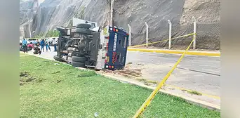 Chorrillos: un muerto deja volcadura de vehículo en la Costa Verde Chorrillos: un muerto deja volcadura de vehículo en la Costa Verde
