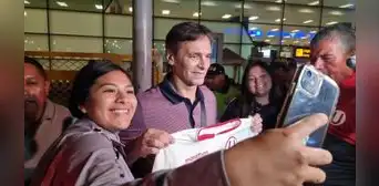 Fabián Bustos llegó a Perú y será presentado como el técnico del centenario de Universitario