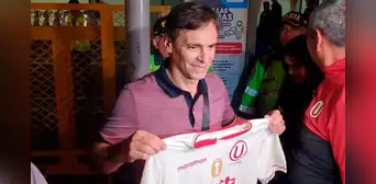 Fabián Bustos llega a Perú para ser presentado como nuevo DT de la 'U' Fabián Bustos llega a Perú para ser presentado como nuevo DT de la 'U'