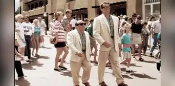 Arnold Schwarzenegger y Danny DeVito, protagonistas de ‘Gemelos’, se reencuentran después de 35 años Arnold Schwarzenegger y Danny DeVito, protagonistas de ‘Gemelos’, se reencuentran después de 35 años