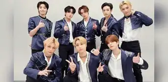 Stray Kids confirma nuevo tour mundial en 2024, estreno de álbumes y más proyectos en 'Step Out' Stray Kids confirma nuevo tour mundial en 2024, estreno de álbumes y más proyectos en 'Step Out'
