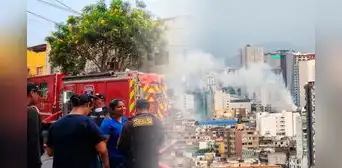 Incendio en Lince: 6 unidades de bomberos atendieron siniestro que se registró en Año Nuevo