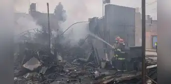 Huancayo: en plena celebración de Año Nuevo, pirotécnico cae en techo de almacén y deja todo en cenizas Huancayo: en plena celebración de Año Nuevo, pirotécnico cae en techo de almacén y deja todo en cenizas