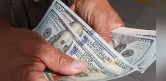 Dólar abre con ligero retroceso y se cotiza en S/3,7038 este martes 2 de enero