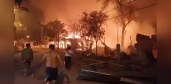 Incendio en Piura consumió al menos 20 viviendas y familias lo perdieron todo
