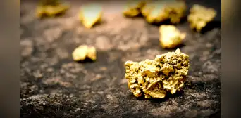 Oro abre el 2024 al alza por apuestas de recortes de tasas y tensión en el mar Rojo