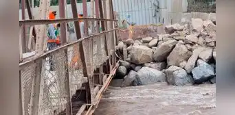 Chaclacayo: puente a punto de colapsar ante aumento de caudal de río por fenómeno El Niño Chaclacayo: puente a punto de colapsar ante aumento de caudal de río por fenómeno El Niño