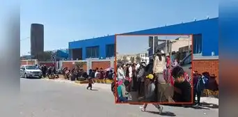 Padres duermen en la calle para conseguir vacantes en colegio estatal en Arequipa Padres duermen en la calle para conseguir vacantes en colegio estatal en Arequipa