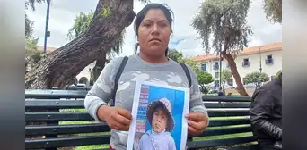 Mujer recorre Cusco en busca de ayuda para comprar aparatos auditivos a su hijo con discapacidad auditiva