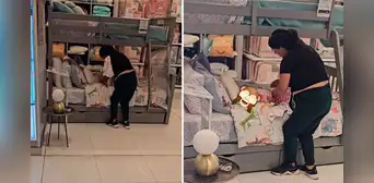 Mujer aprovecha cama en tienda de mall de San Juan de Lurigancho para cambiar pañal de su bebé