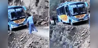 La Libertad: ómnibus pone en riesgo vida de pasajeros al cruzar estrecha carretera cerca a abismo La Libertad: ómnibus pone en riesgo vida de pasajeros al cruzar estrecha carretera cerca a abismo