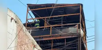 Incendio en Mesa Redonda: Bomberos logran controlar fuego que se reavivó en galería Incendio en Mesa Redonda: Bomberos logran controlar fuego que se reavivó en galería