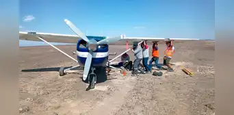 Avioneta aterriza de emergencia y afecta a tres líneas de Nazca en Ica Avioneta aterriza de emergencia y afecta a tres líneas de Nazca en Ica
