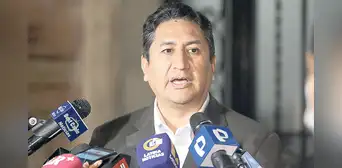 Cien días prófugo y Vladimir Cerrón busca demostrar que tiene poder Cien días prófugo y Vladimir Cerrón busca demostrar que tiene poder