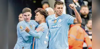 Manchester City no pierde la cima: 'Ciudadanos' vencen 3 a 2 a Newcastle tras gloriosa remontada