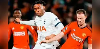 Manchester United empató 2-2 ante Tottenham y se mantienen alejados del líder de la Premier League Manchester United empató 2-2 ante Tottenham y se mantienen alejados del líder de la Premier League