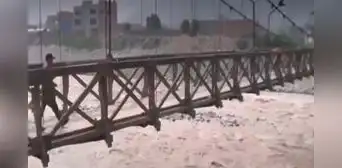 Chosica: puente que conecta con Ate podría colapsar ante incremento del caudal del río Rímac Chosica: puente que conecta con Ate podría colapsar ante incremento del caudal del río Rímac