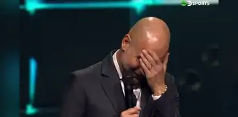 Pep Guardiola soltó inesperada grosería en plena premiación, ante comprometedora pregunta de Henry Pep Guardiola soltó inesperada grosería en plena premiación, ante comprometedora pregunta de Henry
