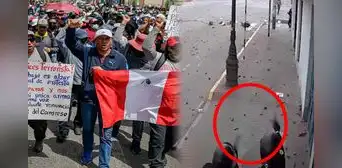 Nuevo video revela que policías usaron sus armas en protestas contra Dina Boluarte en Cusco Nuevo video revela que policías usaron sus armas en protestas contra Dina Boluarte en Cusco