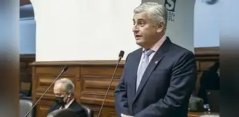 Fujimorismo suspende por 6 meses a Lizarzaburu por expresiones sexistas contra Patricia Juárez Fujimorismo suspende por 6 meses a Lizarzaburu por expresiones sexistas contra Patricia Juárez