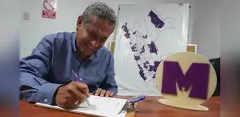 Mesías Guevara fue presentado como nuevo militante del Partido Morado