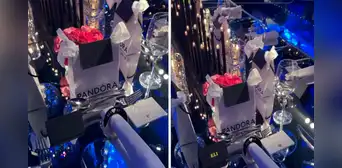 Invitados a quinceañero quedan atónitos al encontrar bolsas con joyas de regalo en sus mesas
