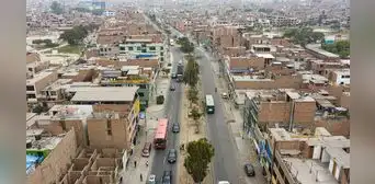 Comas: 17 familias de Las Palmeras gozarán de agua y luz tras formalizar su propiedad Comas: 17 familias de Las Palmeras gozarán de agua y luz tras formalizar su propiedad