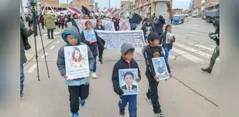 Puno: niños marchan en memoria de sus padres asesinados por la Policía en Macusani Puno: niños marchan en memoria de sus padres asesinados por la Policía en Macusani