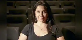 Urpi Gibbons: “La gente no solo se manifiesta en las plazas, habla con la cultura”