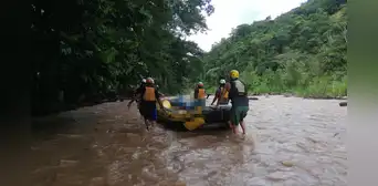 Recuperan 6 de los 7 cadáveres de familiares accidentados en Oxapampa
