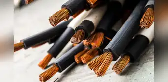 El metal que podría reemplazar al cobre como conductor de electricidad: hasta 3 veces más barato