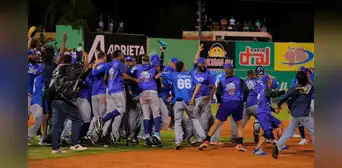 ¡Repiten el plato! Tigres del Licey vence por 3-2 a Estrellas y es bicampeón de la Lidom tras remontar la serie ¡Repiten el plato! Tigres del Licey vence por 3-2 a Estrellas y es bicampeón de la Lidom tras remontar la serie