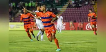 Academia Puerto Cabello venció 3-2 a Defensor Sporting por la fase 1 de la Copa Libertadores Academia Puerto Cabello venció 3-2 a Defensor Sporting por la fase 1 de la Copa Libertadores