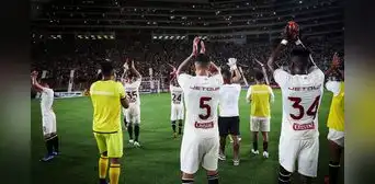 Con 'Cancha' y sin Valera, el 11 que paró Bustos para el clásico Alianza Lima vs. Universitario Con 'Cancha' y sin Valera, el 11 que paró Bustos para el clásico Alianza Lima vs. Universitario