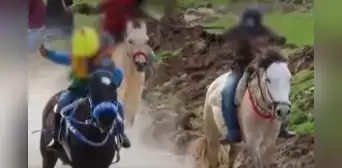 Niño muere tras ser arrastrado por caballo cuando participaba en una competencia hípica en Apurímac Niño muere tras ser arrastrado por caballo cuando participaba en una competencia hípica en Apurímac