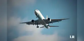 Hombre de 63 años muere dentro de avión tras derramar litros de sangre por nariz y boca