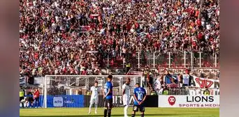 Ábitro suspendió el Colo Colo vs. Huachipato por la Supercopa de Chile por incidentes dentro del estadio Ábitro suspendió el Colo Colo vs. Huachipato por la Supercopa de Chile por incidentes dentro del estadio