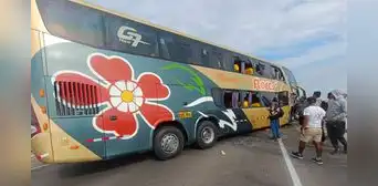 Piura-Lambayeque: choque entre bus de empresa Flores y tráiler deja 2 muertos y 16 heridos